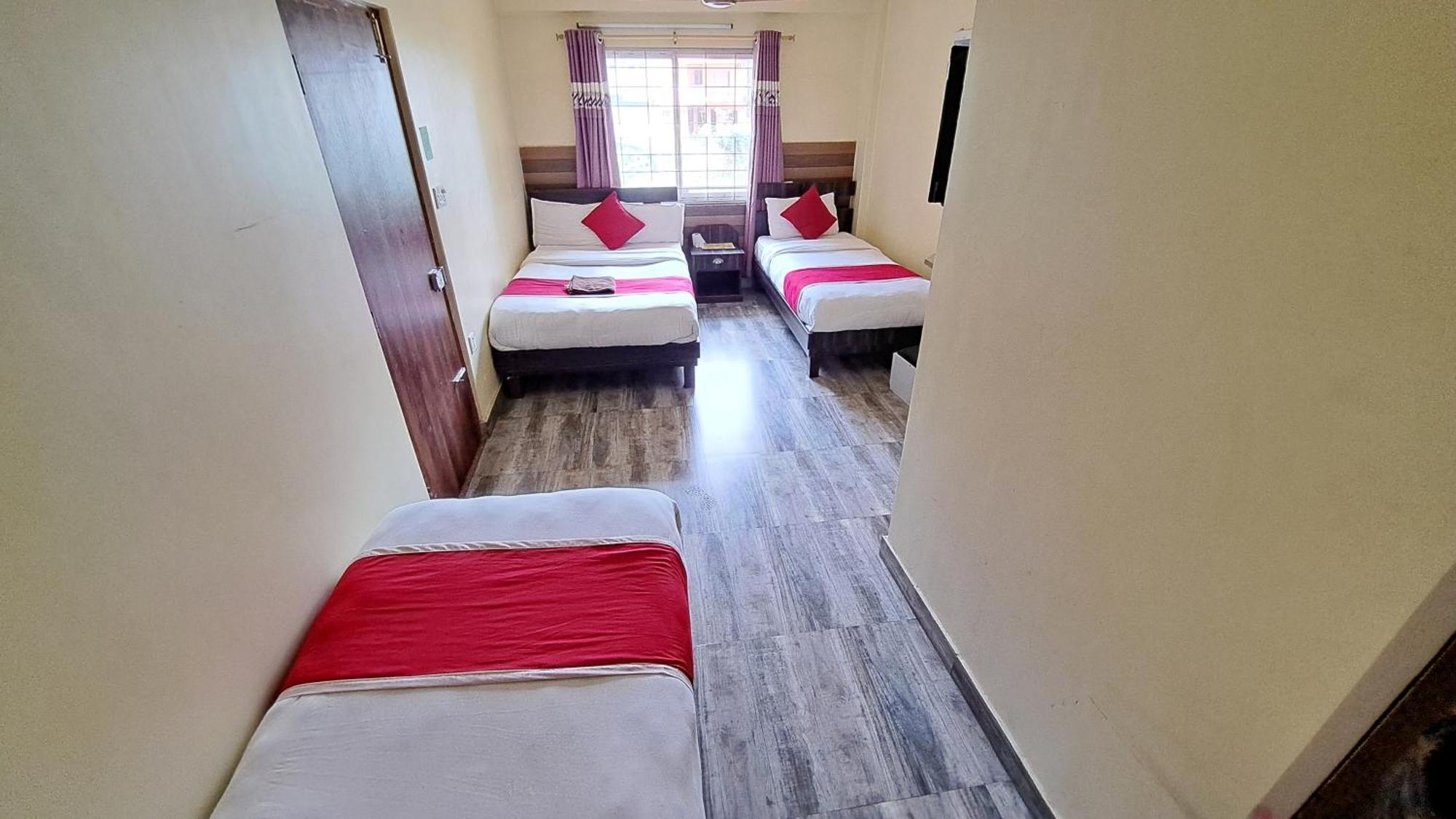 Hotel Elite Pokhara Bagian luar foto