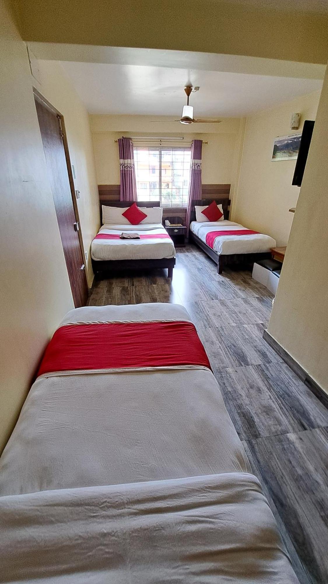 Hotel Elite Pokhara Bagian luar foto